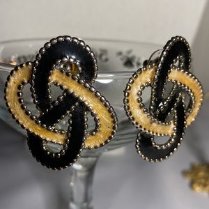 Vintage black and beige enameled oval earrings